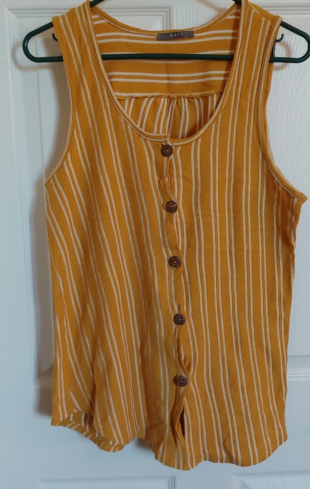 Gyft Button Up Tank Top - Picture 2 of 4